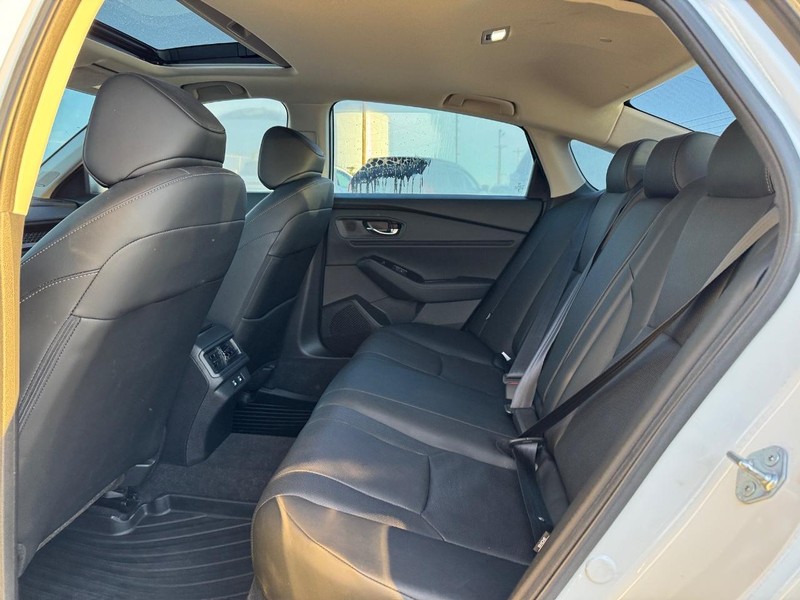 Honda Accord Hybrid Vehicle Full-screen Gallery Image 12