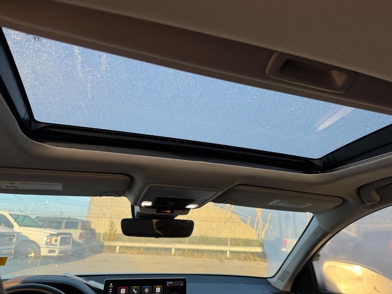 Honda Accord Hybrid Vehicle Full-screen Gallery Image 13