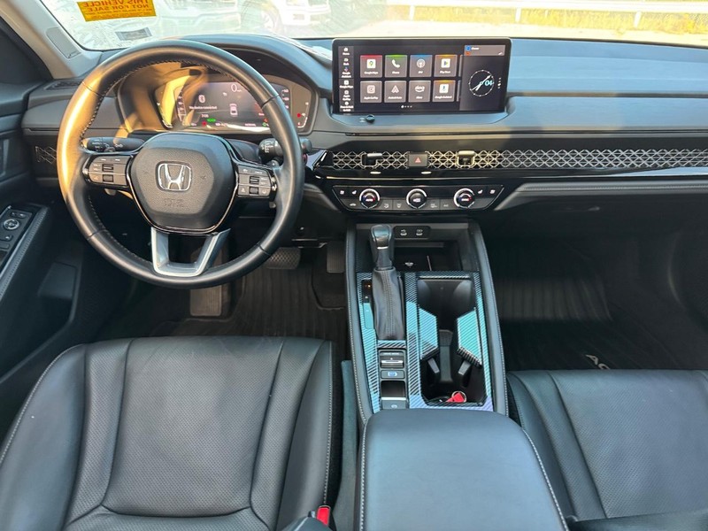 Honda Accord Hybrid Vehicle Full-screen Gallery Image 15