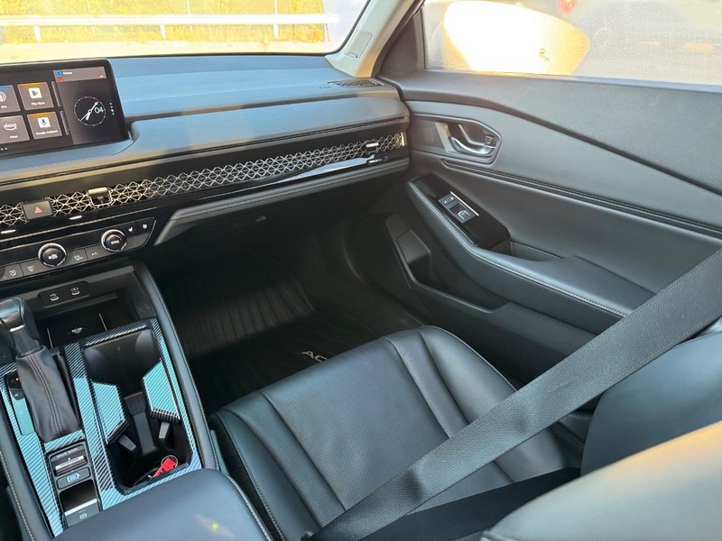 Honda Accord Hybrid Vehicle Full-screen Gallery Image 16