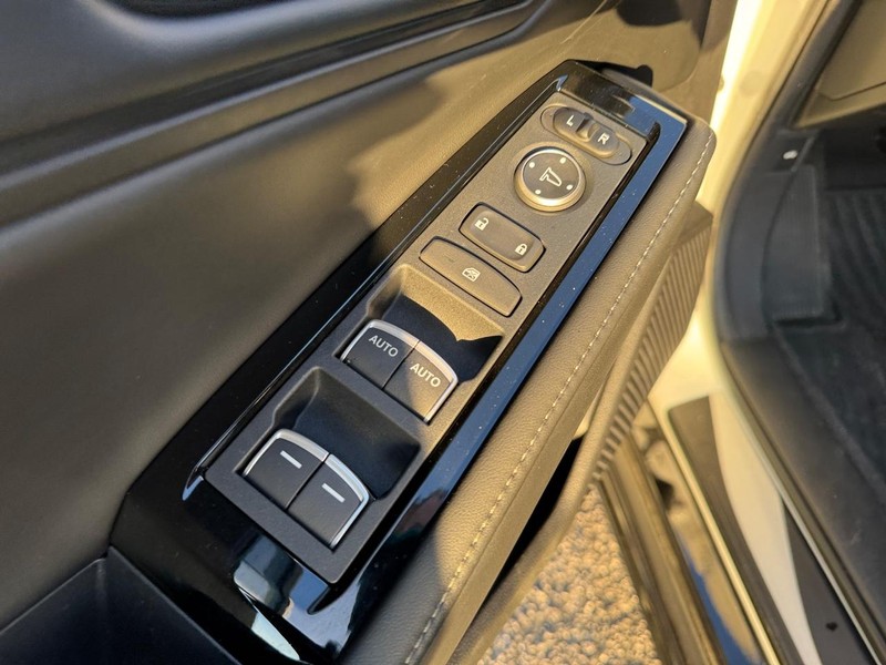 Honda Accord Hybrid Vehicle Full-screen Gallery Image 18