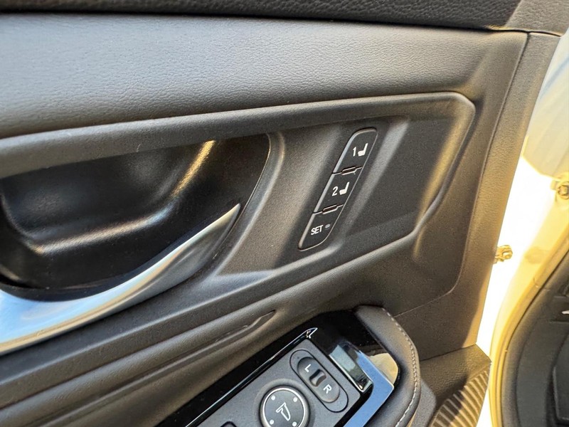 Honda Accord Hybrid Vehicle Full-screen Gallery Image 19