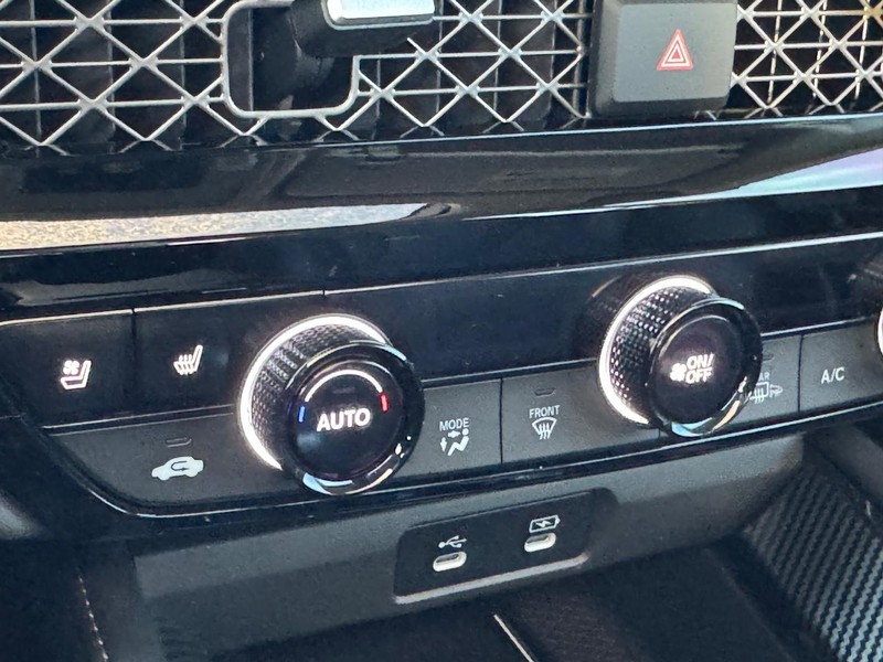 Honda Accord Hybrid Vehicle Full-screen Gallery Image 23