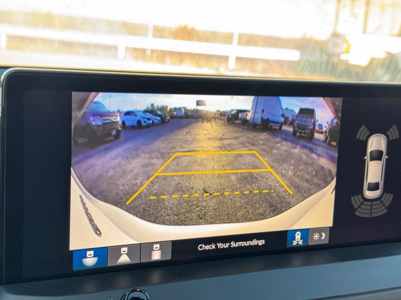 Honda Accord Hybrid Vehicle Full-screen Gallery Image 24