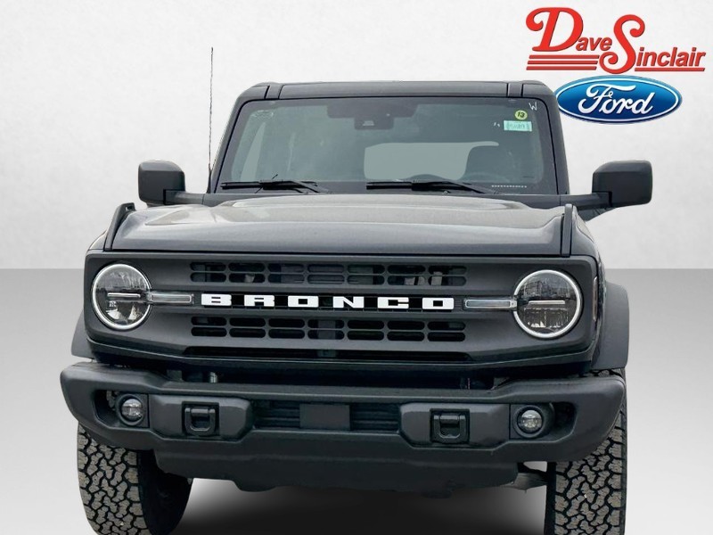 Ford Bronco Vehicle Full-screen Gallery Image 02
