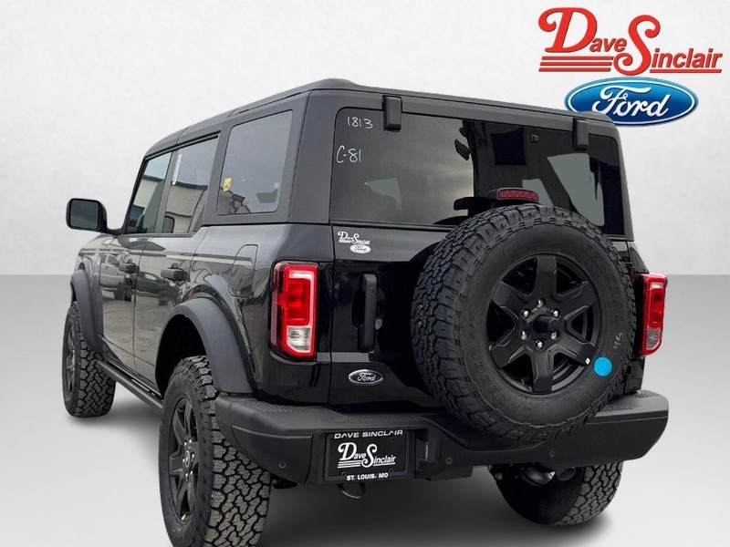 Ford Bronco Vehicle Full-screen Gallery Image 09