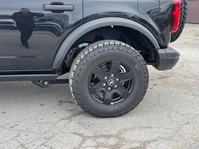 Ford Bronco Vehicle Full-screen Gallery Image 11