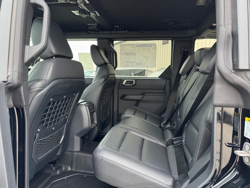 Ford Bronco Vehicle Full-screen Gallery Image 12