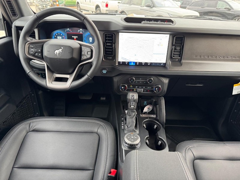 Ford Bronco Vehicle Full-screen Gallery Image 13