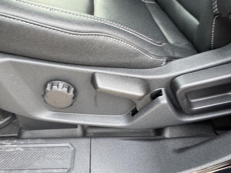 Ford Bronco Vehicle Full-screen Gallery Image 16