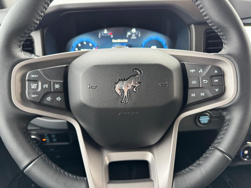 Ford Bronco Vehicle Full-screen Gallery Image 18