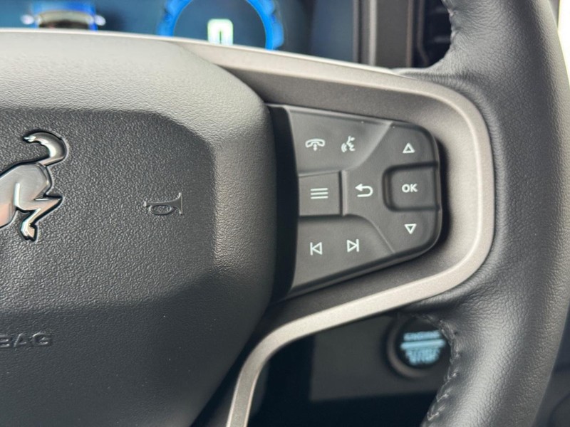 Ford Bronco Vehicle Full-screen Gallery Image 20