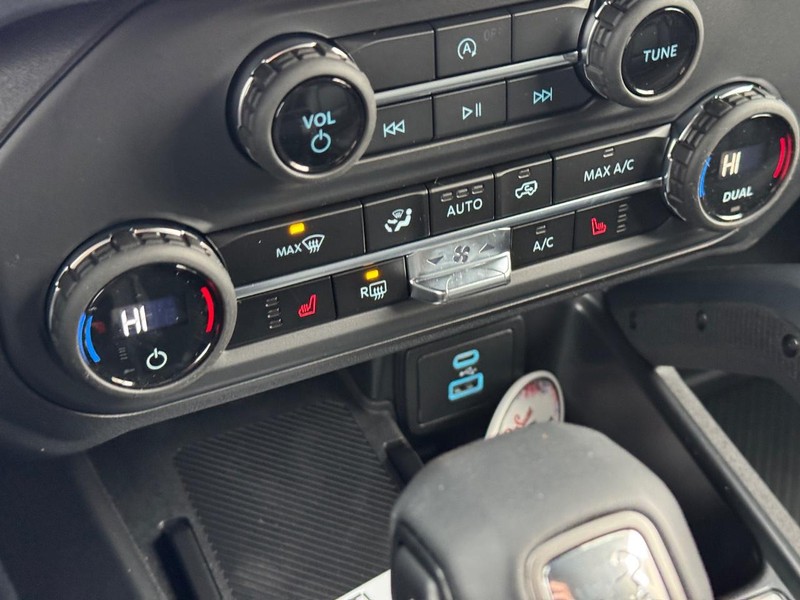 Ford Bronco Vehicle Full-screen Gallery Image 22