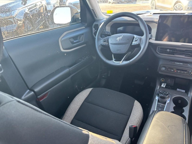 Ford Bronco Sport Vehicle Full-screen Gallery Image 14