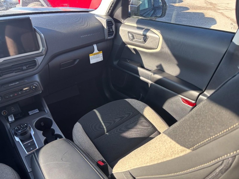 Ford Bronco Sport Vehicle Full-screen Gallery Image 16