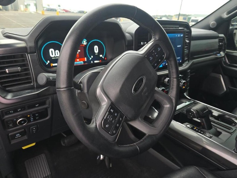 Ford F-150 Vehicle Full-screen Gallery Image 05