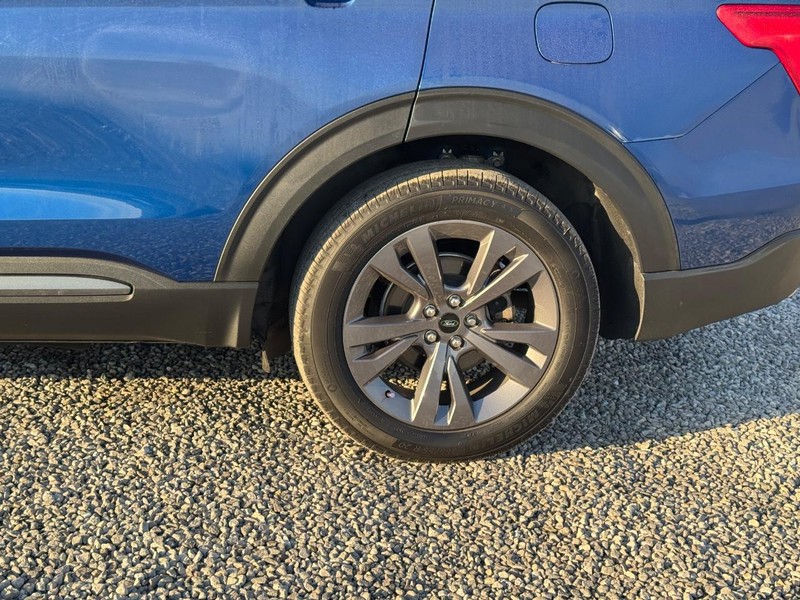 Ford Explorer Vehicle Image 11