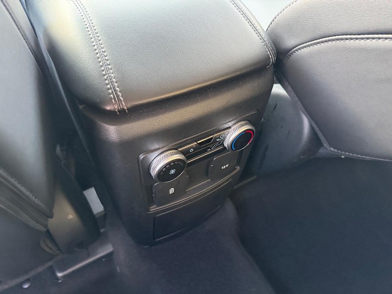 Ford Explorer Vehicle Image 13