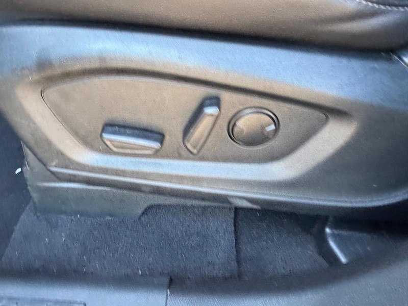 Ford Explorer Vehicle Image 17