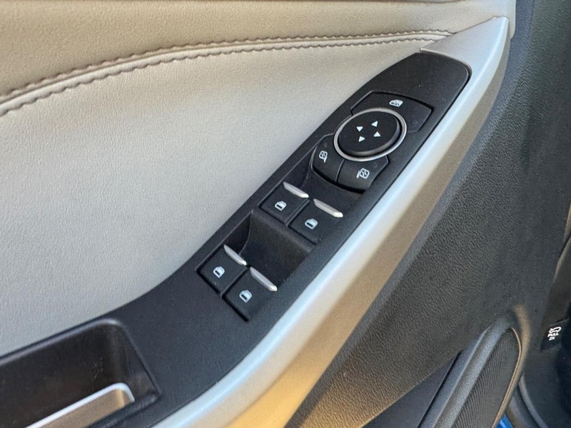 Ford Explorer Vehicle Image 18