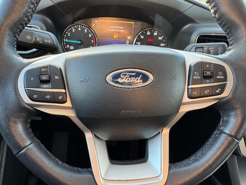 Ford Explorer Vehicle Image 19