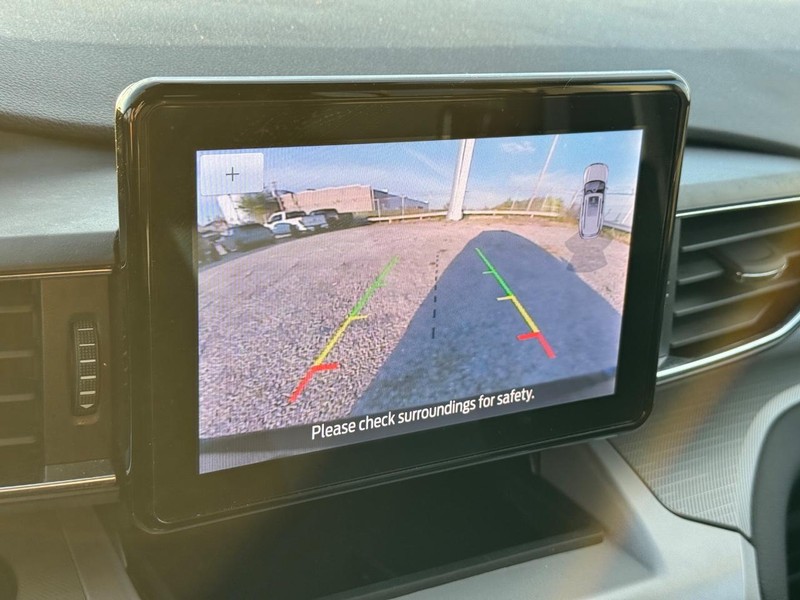 Ford Explorer Vehicle Image 23