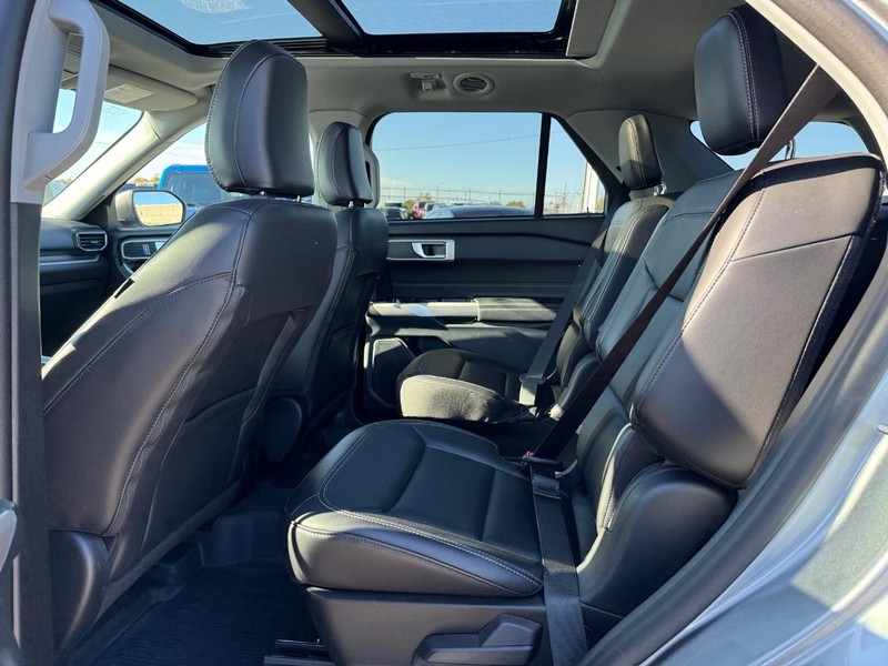Ford Explorer Vehicle Image 12