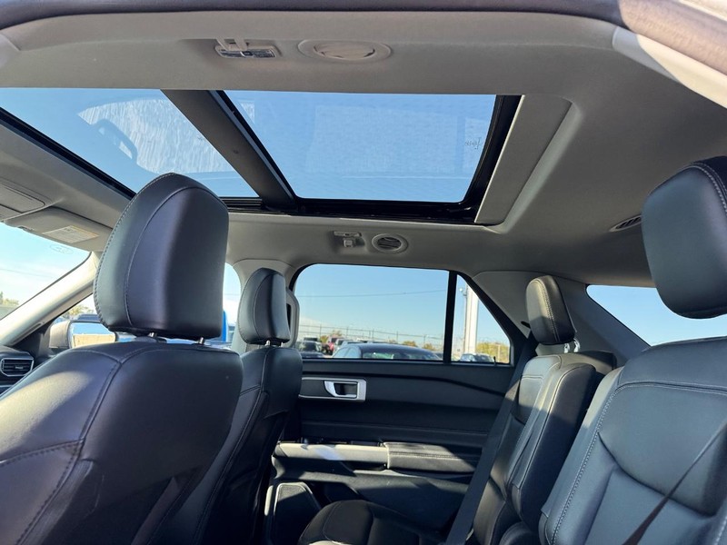 Ford Explorer Vehicle Image 13