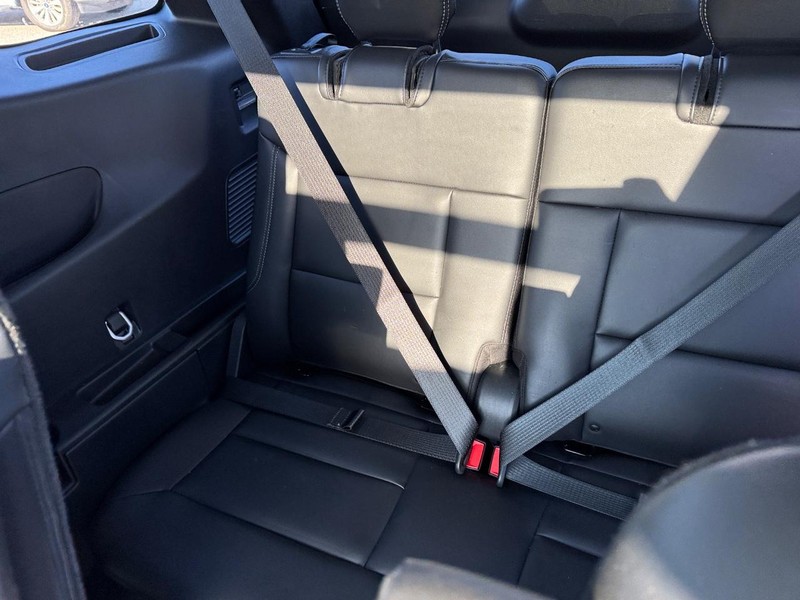 Ford Explorer Vehicle Image 14