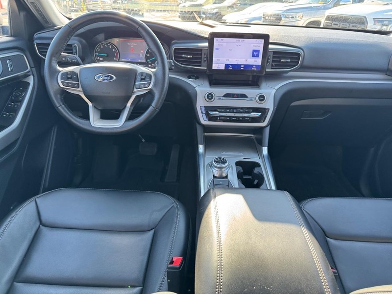 Ford Explorer Vehicle Image 16