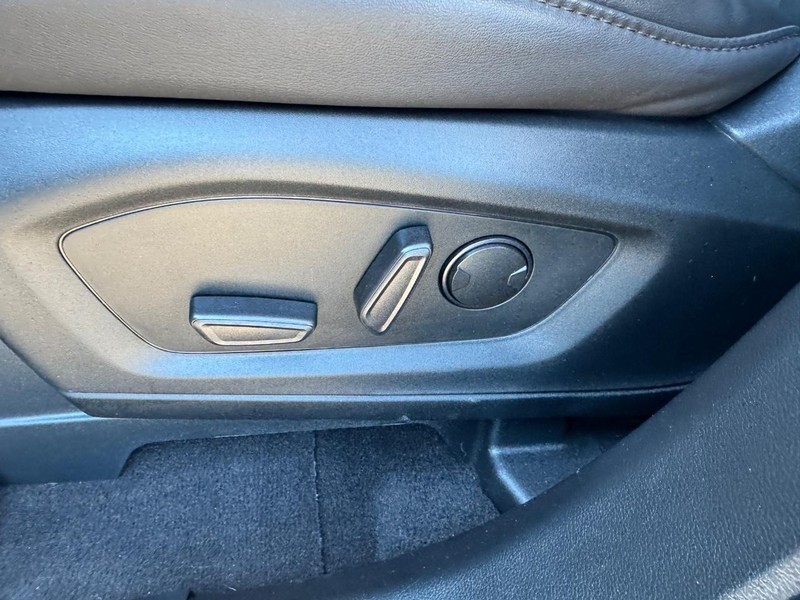 Ford Explorer Vehicle Image 18