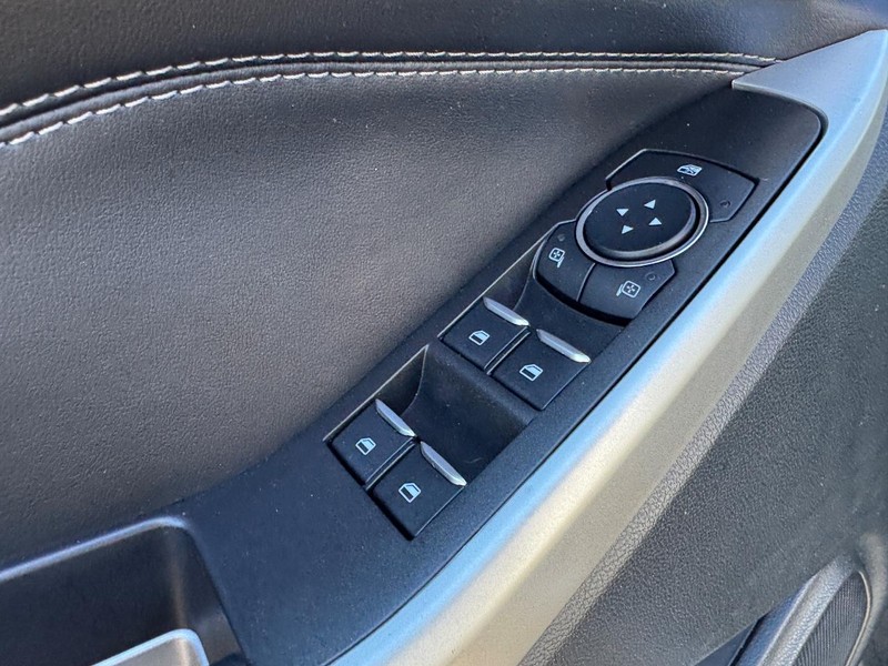 Ford Explorer Vehicle Image 19