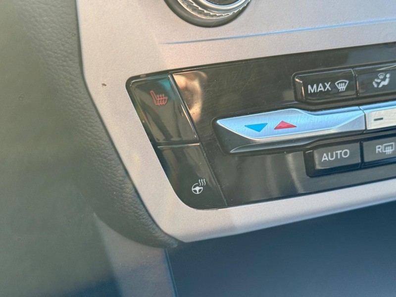 Ford Explorer Vehicle Image 23