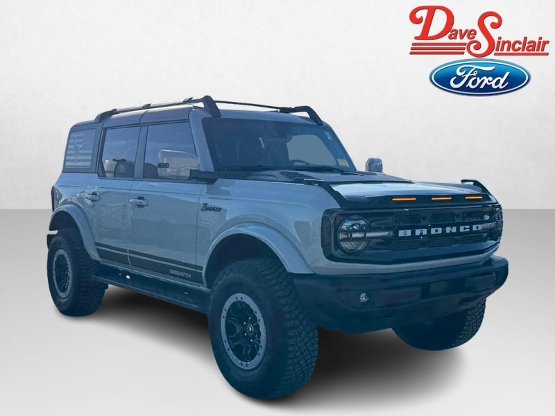 Ford Bronco Vehicle Full-screen Gallery Image 04