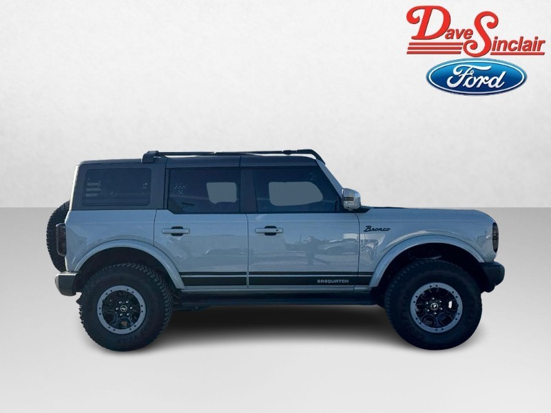 Ford Bronco Vehicle Full-screen Gallery Image 05