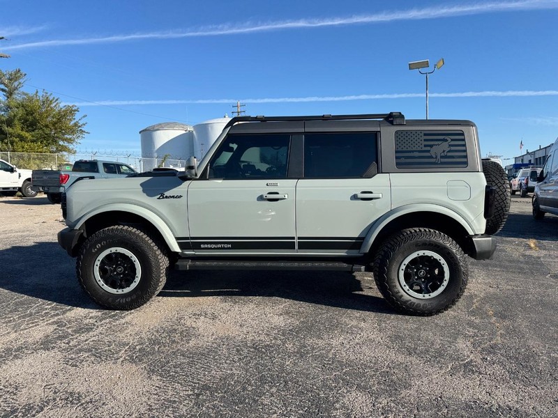 Ford Bronco Vehicle Full-screen Gallery Image 11