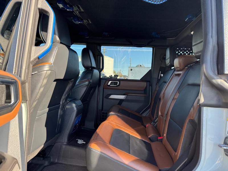 Ford Bronco Vehicle Full-screen Gallery Image 13