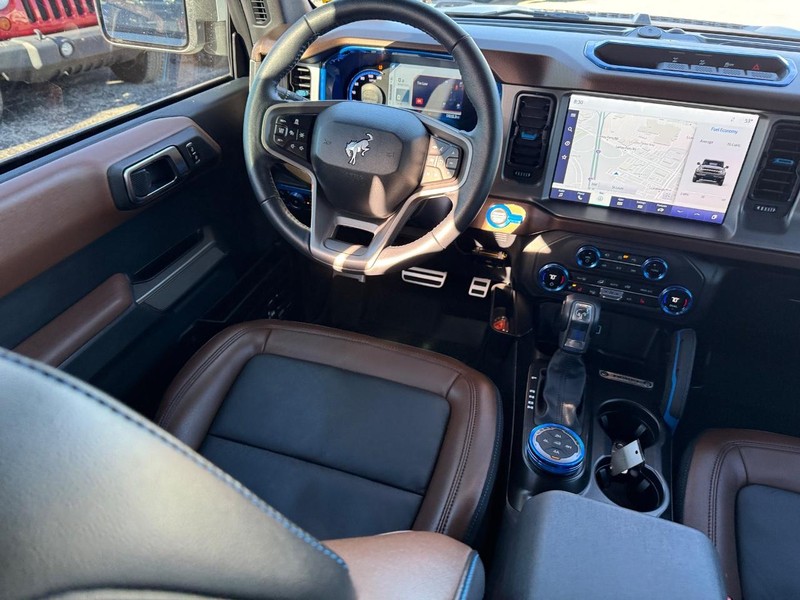 Ford Bronco Vehicle Full-screen Gallery Image 14