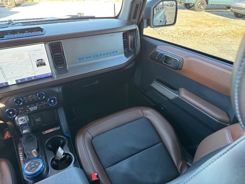 Ford Bronco Vehicle Full-screen Gallery Image 16