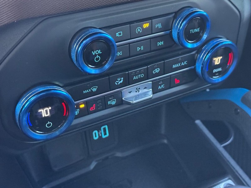 Ford Bronco Vehicle Full-screen Gallery Image 22