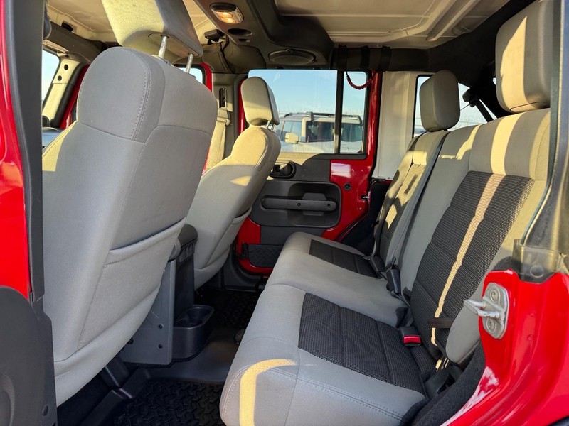 Jeep Wrangler Unlimited Vehicle Image 12