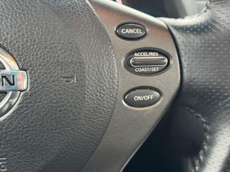 Nissan Altima Vehicle Full-screen Gallery Image 20