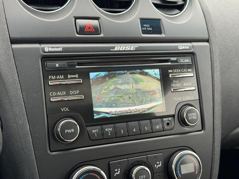 Nissan Altima Vehicle Full-screen Gallery Image 21