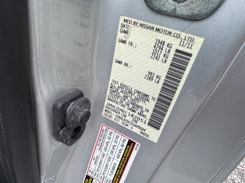 Nissan Altima Vehicle Full-screen Gallery Image 23