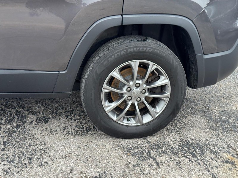 Jeep Cherokee Vehicle Image 11