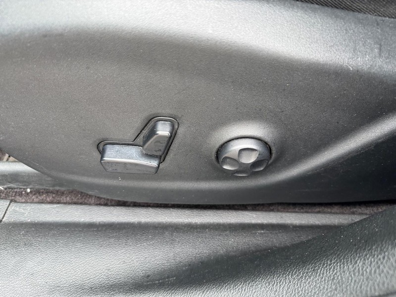 Jeep Cherokee Vehicle Image 16