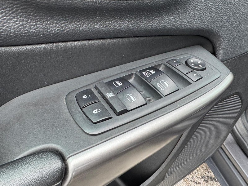 Jeep Cherokee Vehicle Image 17