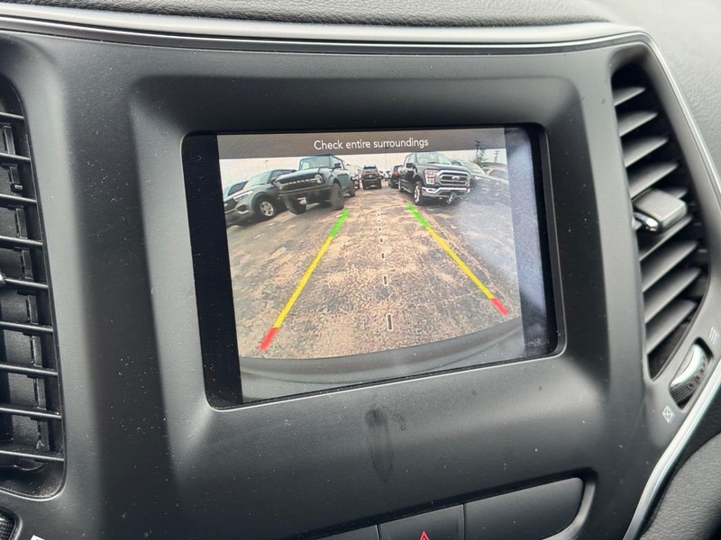 Jeep Cherokee Vehicle Image 21