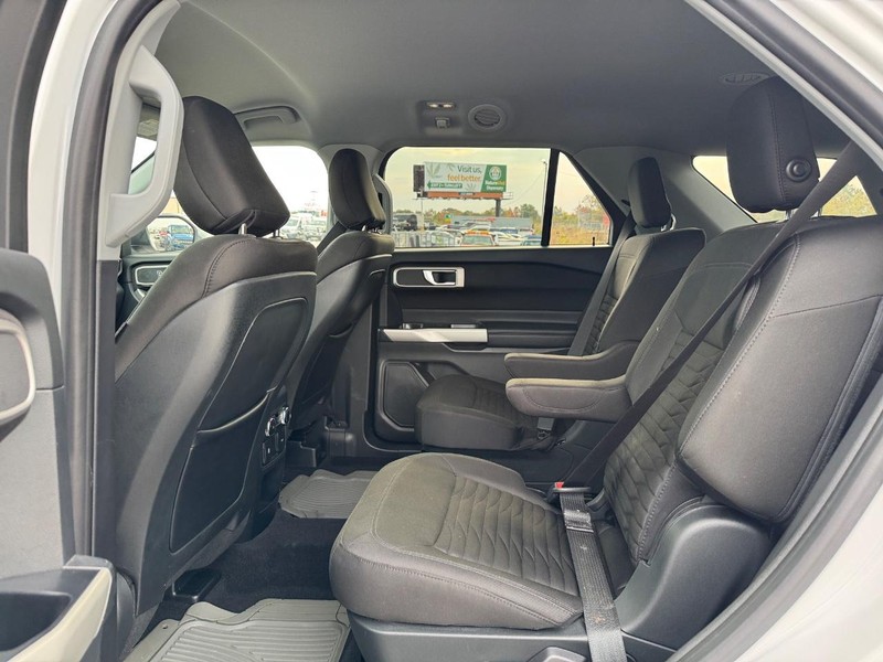 Ford Explorer Vehicle Image 12
