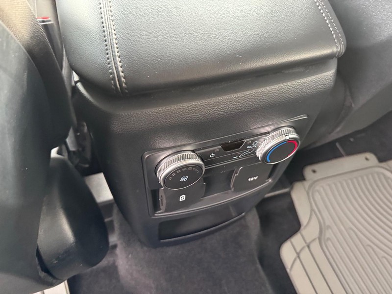 Ford Explorer Vehicle Image 14